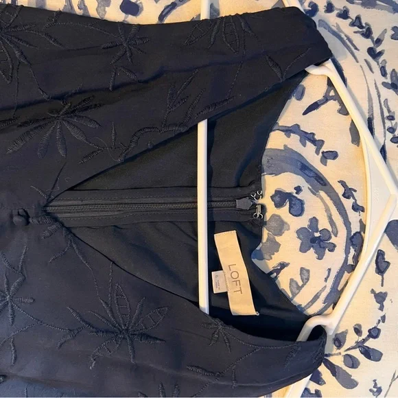 Loft dress, size 6, navy blue - Picture 2 of 3